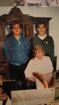 Imágenes para rendir homenaje a persona finada, estas pueden variar en su contenido.