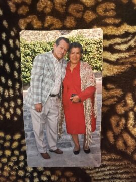 Imágenes para rendir homenaje a persona finada, estas pueden variar en su contenido.