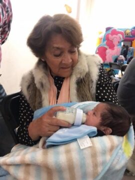 Imágenes para rendir homenaje a persona finada, estas pueden variar en su contenido.