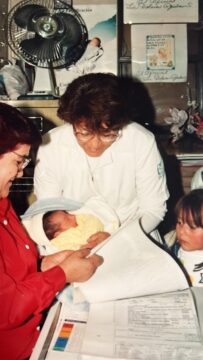 Imágenes para rendir homenaje a persona finada, estas pueden variar en su contenido.