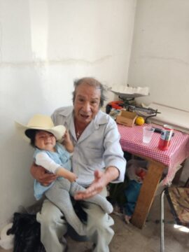 Imágenes para rendir homenaje a persona finada, estas pueden variar en su contenido.