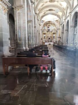 Imágenes para rendir homenaje a persona finada, estas pueden variar en su contenido.