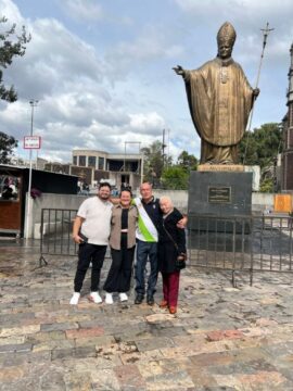 Imágenes para rendir homenaje a persona finada, estas pueden variar en su contenido.