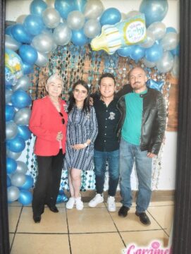 Imágenes para rendir homenaje a persona finada, estas pueden variar en su contenido.