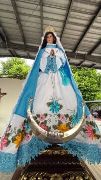 Imágenes para rendir homenaje a persona finada, estas pueden variar en su contenido.