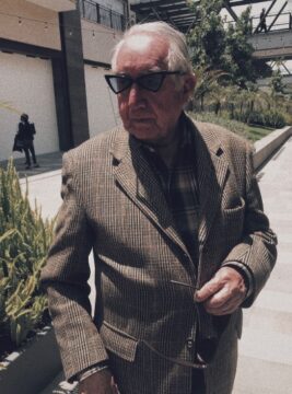 Imágenes para rendir homenaje a persona finada, estas pueden variar en su contenido.