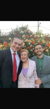 Imágenes para rendir homenaje a persona finada, estas pueden variar en su contenido.