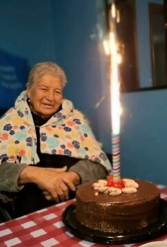 Imágenes para rendir homenaje a persona finada, estas pueden variar en su contenido.