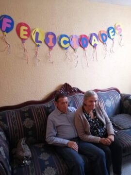 Imágenes para rendir homenaje a persona finada, estas pueden variar en su contenido.