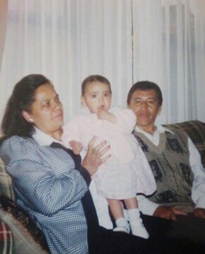 Imágenes para rendir homenaje a persona finada, estas pueden variar en su contenido.