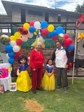 Imágenes para rendir homenaje a persona finada, estas pueden variar en su contenido.
