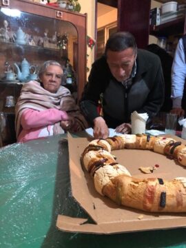 Imágenes para rendir homenaje a persona finada, estas pueden variar en su contenido.