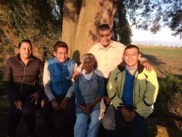 Imágenes para rendir homenaje a persona finada, estas pueden variar en su contenido.