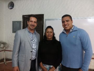 Imágenes para rendir homenaje a persona finada, estas pueden variar en su contenido.