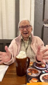 Imágenes para rendir homenaje a persona finada, estas pueden variar en su contenido.