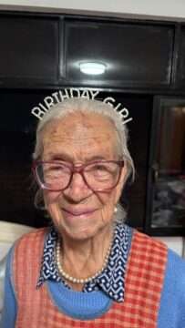 Imágenes para rendir homenaje a persona finada, estas pueden variar en su contenido.