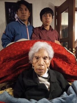 Imágenes para rendir homenaje a persona finada, estas pueden variar en su contenido.