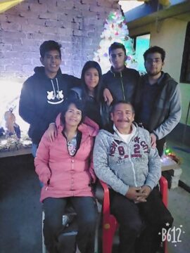 Imágenes para rendir homenaje a persona finada, estas pueden variar en su contenido.