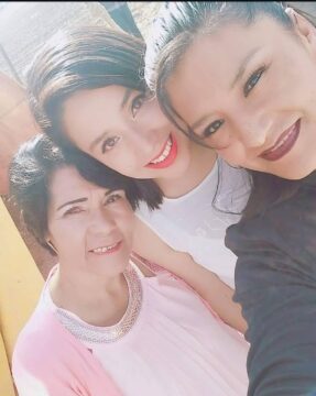 Imágenes para rendir homenaje a persona finada, estas pueden variar en su contenido.