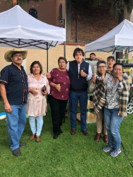 Imágenes para rendir homenaje a persona finada, estas pueden variar en su contenido.