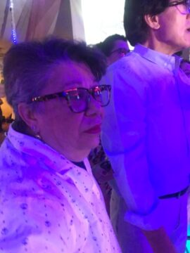 Imágenes para rendir homenaje a persona finada, estas pueden variar en su contenido.