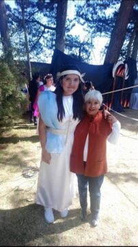 Imágenes para rendir homenaje a persona finada, estas pueden variar en su contenido.