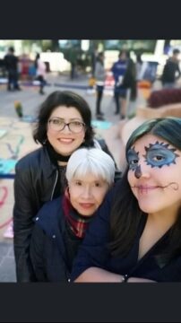 Imágenes para rendir homenaje a persona finada, estas pueden variar en su contenido.