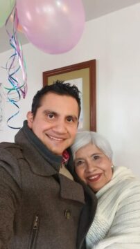 Imágenes para rendir homenaje a persona finada, estas pueden variar en su contenido.