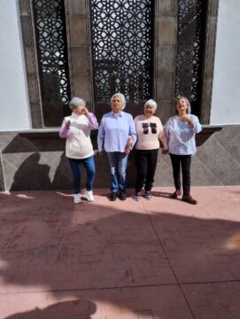 Imágenes para rendir homenaje a persona finada, estas pueden variar en su contenido.