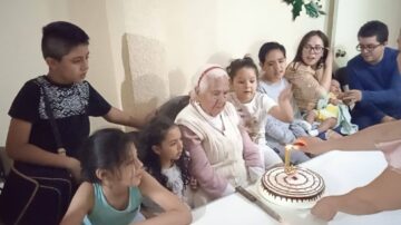 Imágenes para rendir homenaje a persona finada, estas pueden variar en su contenido.