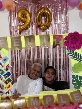 Imágenes para rendir homenaje a persona finada, estas pueden variar en su contenido.