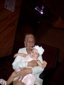 Imágenes para rendir homenaje a persona finada, estas pueden variar en su contenido.