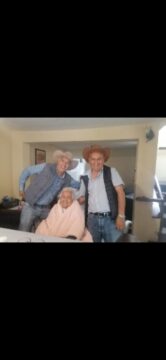 Imágenes para rendir homenaje a persona finada, estas pueden variar en su contenido.