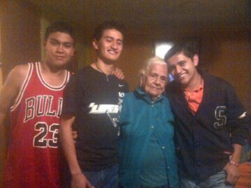 Imágenes para rendir homenaje a persona finada, estas pueden variar en su contenido.