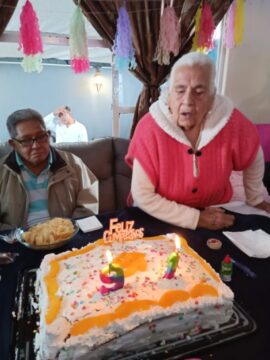 Imágenes para rendir homenaje a persona finada, estas pueden variar en su contenido.