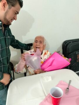 Imágenes para rendir homenaje a persona finada, estas pueden variar en su contenido.