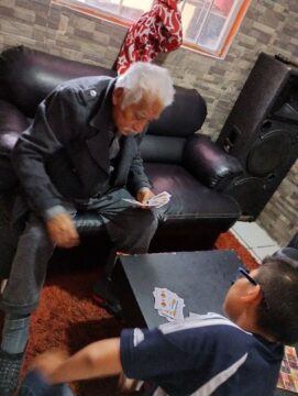 Imágenes para rendir homenaje a persona finada, estas pueden variar en su contenido.