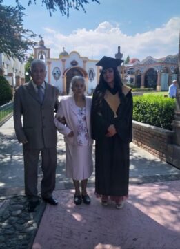 Imágenes para rendir homenaje a persona finada, estas pueden variar en su contenido.