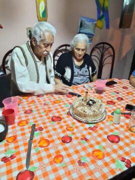 Imágenes para rendir homenaje a persona finada, estas pueden variar en su contenido.