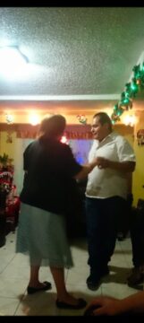 Imágenes para rendir homenaje a persona finada, estas pueden variar en su contenido.