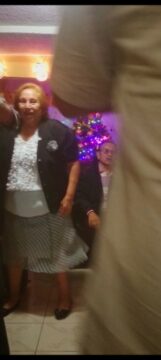 Imágenes para rendir homenaje a persona finada, estas pueden variar en su contenido.