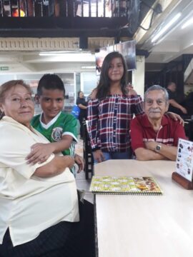 Imágenes para rendir homenaje a persona finada, estas pueden variar en su contenido.