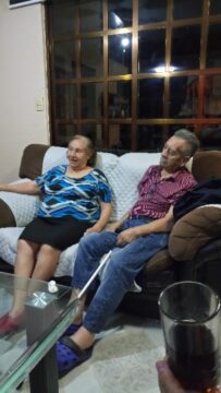 Imágenes para rendir homenaje a persona finada, estas pueden variar en su contenido.