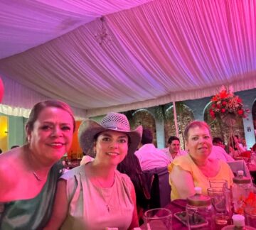 Imágenes para rendir homenaje a persona finada, estas pueden variar en su contenido.