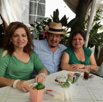 Imágenes para rendir homenaje a persona finada, estas pueden variar en su contenido.