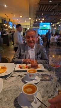 Imágenes para rendir homenaje a persona finada, estas pueden variar en su contenido.