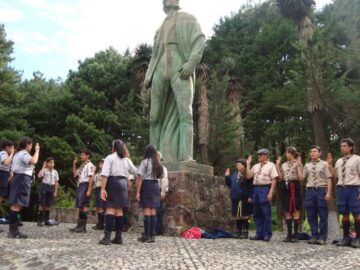 Imágenes para rendir homenaje a persona finada, estas pueden variar en su contenido.