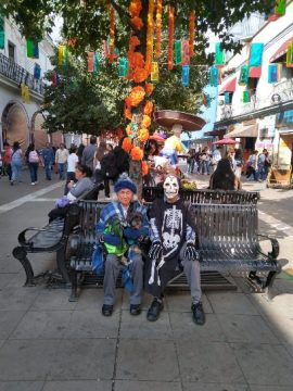 Imágenes para rendir homenaje a persona finada, estas pueden variar en su contenido.