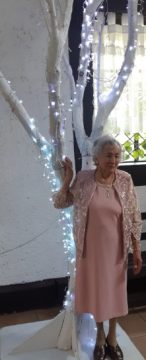 Imágenes para rendir homenaje a persona finada, estas pueden variar en su contenido.