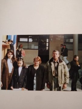 Imágenes para rendir homenaje a persona finada, estas pueden variar en su contenido.